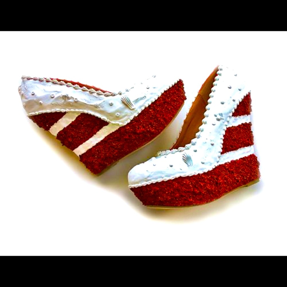 RARE Shoe Bakery signed Red Velvet Cake Wedges
